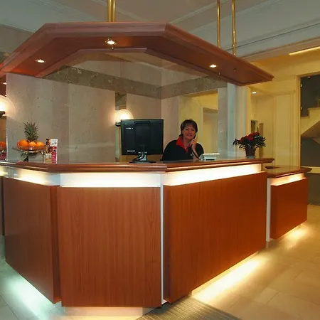 Hotel Traveller 3*